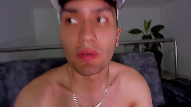 Valerio_James7 Adlı Modelin Canlı XXX Sohbeti
