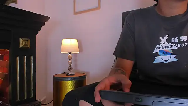 _maximo_1 Adlı Modelin Canlı XXX Sohbeti