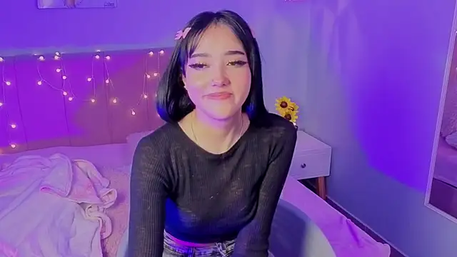 ela_petit's Live XXX Chat