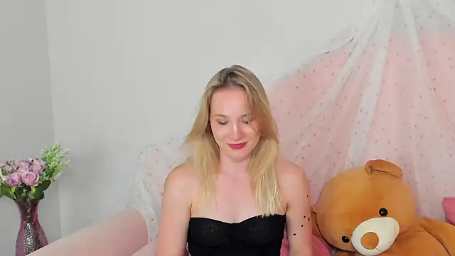 Chat +18 de ElaraVoltage ao vivo
