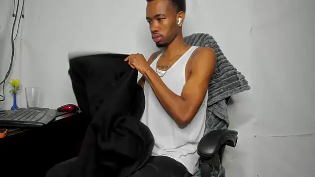צ'אט XXX בשידור חי של Kofi_exotic_2