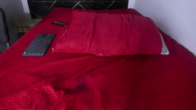 Chat +18 de Adrian_Wolf ao vivo