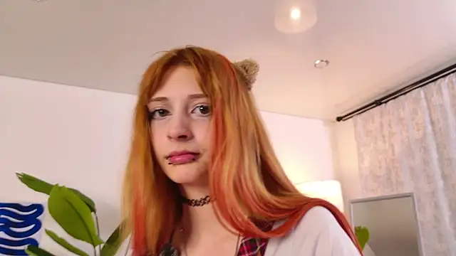 VixenLuxen Live XXX chat