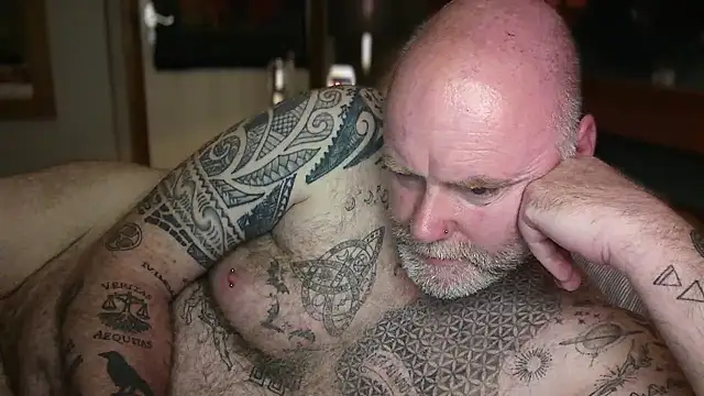Tattooed_Dilf_01 XXX чат на живо
