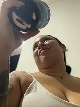 Pretty_Isadora Chat XXX in diretta