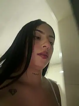 LilacNoir Adlı Modelin Canlı XXX Sohbeti
