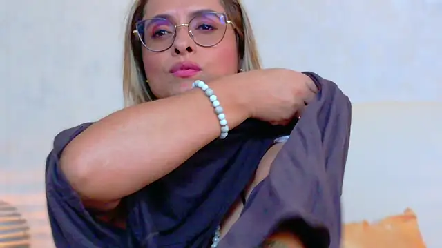 MarilynVega1 Adlı Modelin Canlı XXX Sohbeti