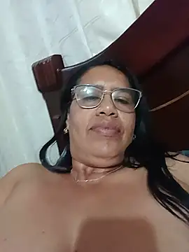 XXX chat uživo modela Emilif_