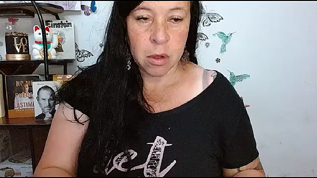 LauraMallioni's Live XXX Chat