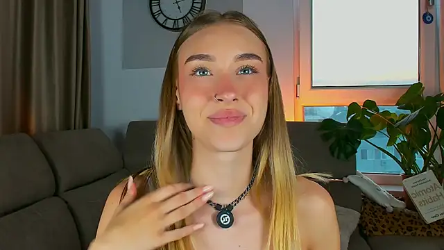 SugarSkye Adlı Modelin Canlı XXX Sohbeti
