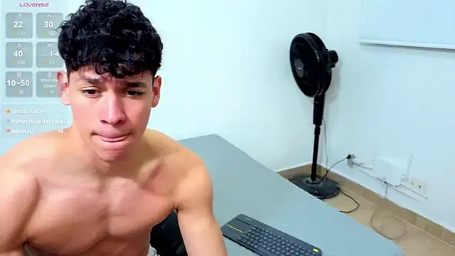 Luke_Muscle élő XXX-chatje