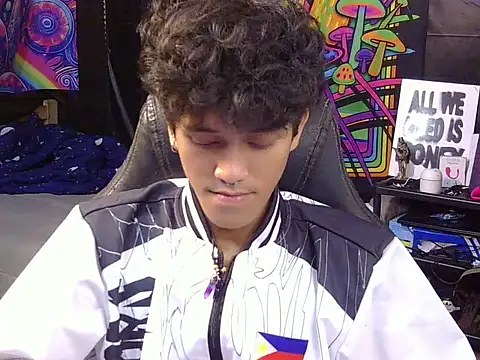 แชท XXX สดของ hugekenbigcock