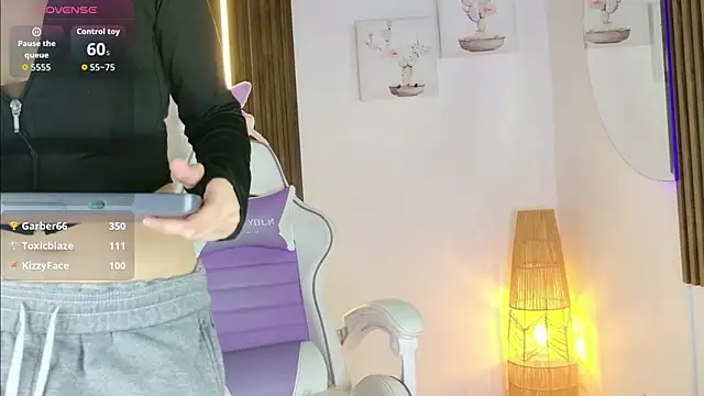 mia_099 XXX чат на живо