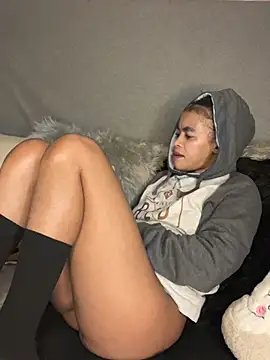 Hot_Mess18 élő XXX-chatje