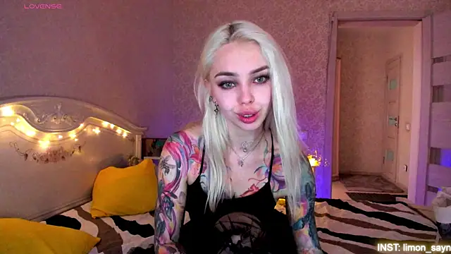 LillyMoure_ live XXX chat
