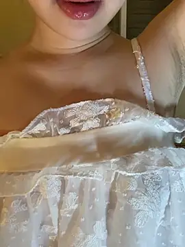 Uyennii02's Live XXX Chat