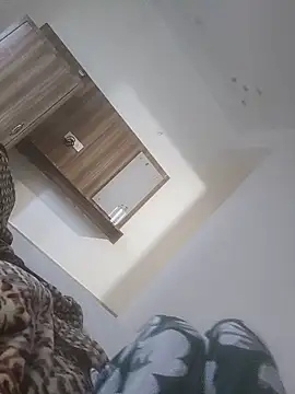 Show modela YOURBHABI143 na web-kameri