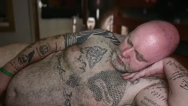 Tattooed_Dilf_01: απευθείας συνομιλία ΧΧΧ