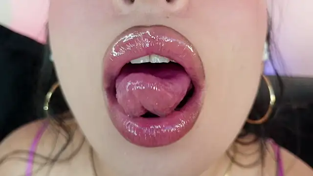 mia_roux1's Live XXX Chat