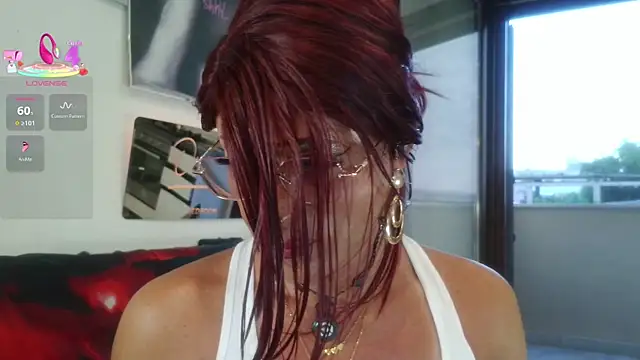 LadyOxana live XXX chat