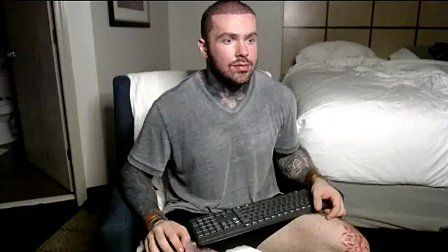 nathaniel_13 élő XXX-chatje