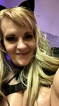 Hunniebunnie78's Live XXX Chat