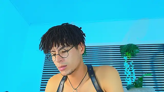 ThiiagoSaeenz Chat XXX in diretta