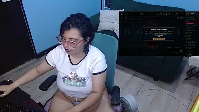 ohmysqueak's Live XXX Chat
