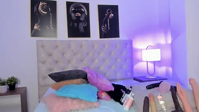 naomy_68 Adlı Modelin Canlı XXX Sohbeti