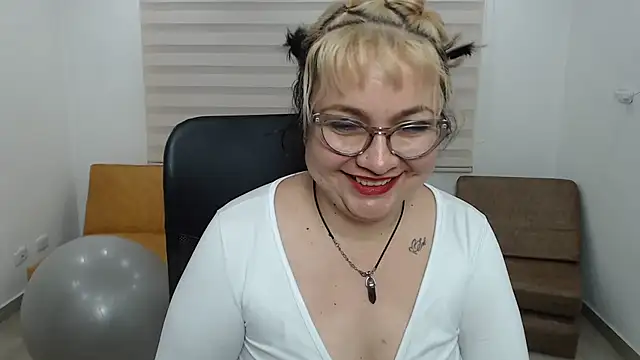 AnyaLuxx Chat XXX live