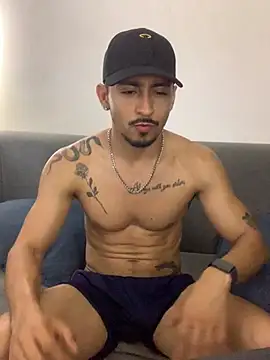 Show modela NicolasChest_xxx na web-kameri