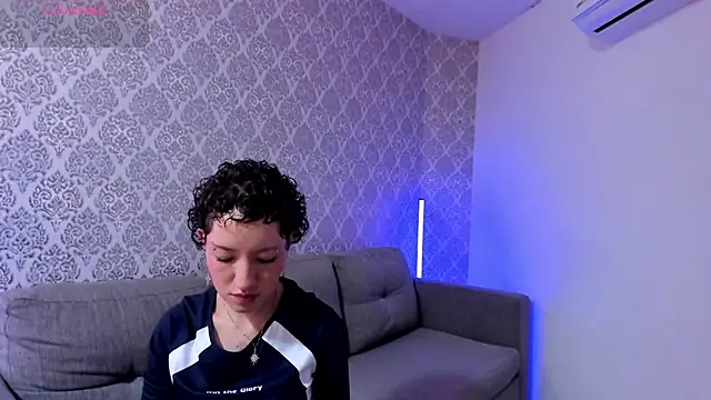 NohaCooper élő XXX-chatje