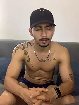 NicolasChest_xxx's Webcam Show