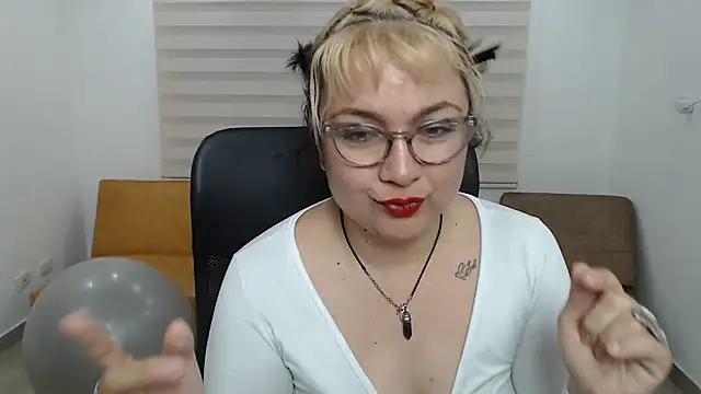 AnyaLuxx – Live XXX-chat