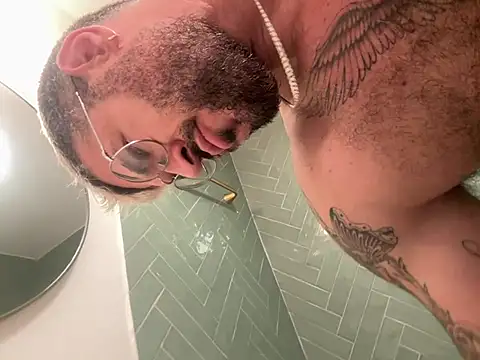 Pokazy przed kamerką – mrbighairychest