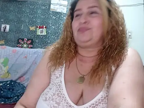 Perla1981-- Live XXX-Chat