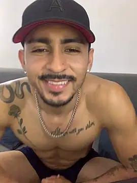 Show de NicolasChest_xxx na webcam