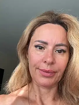 Tania201243's Live XXX Chat