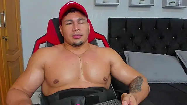 Онлайн чат XXX tyler_hank01