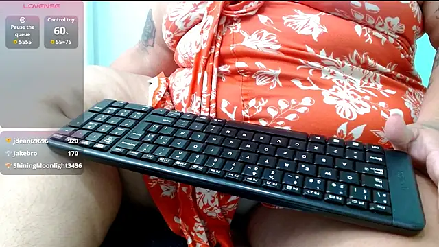 evaleribigtits18 Chat XXX in diretta