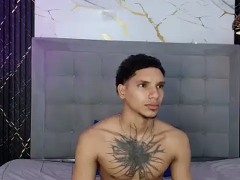 XXX chat uživo modela kai_storm77