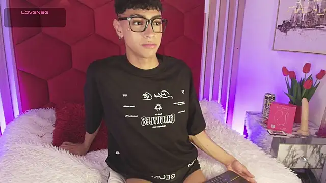 צ'אט XXX בשידור חי של Owen_JP