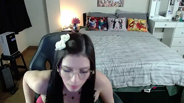 kittykat18x élő XXX-chatje