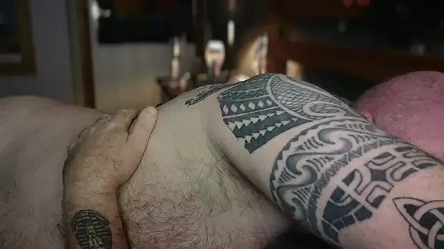Tattooed_Dilf_01 现场XXX聊天