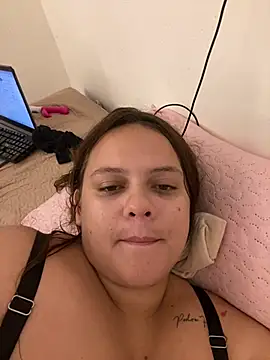 Chat +18 de Laryssinha_69 ao vivo