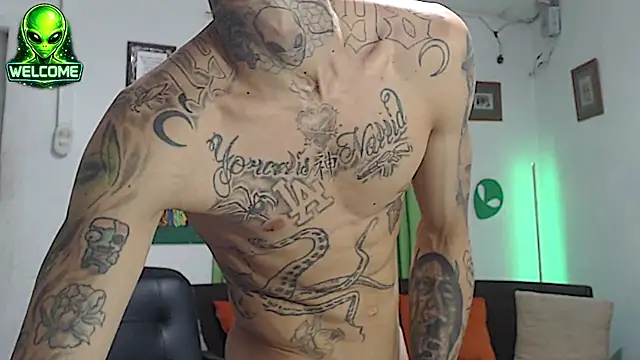 alpha_zomn Live XXX chat