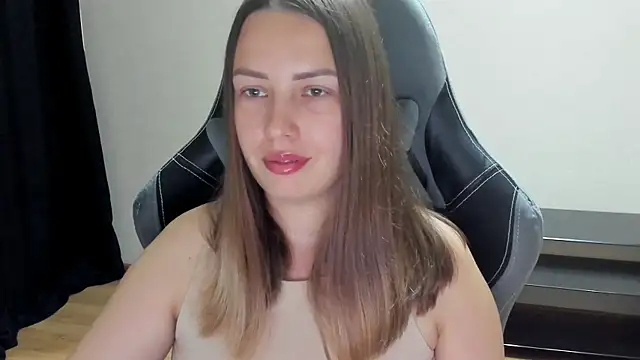 Mia_shy1 élő XXX-chatje