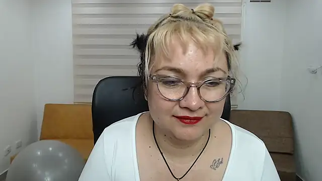AnyaLuxx Adlı Modelin Canlı XXX Sohbeti