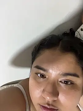 emyrose2 Adlı Modelin Canlı XXX Sohbeti
