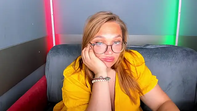 XXX chat uživo modela DolsySharm
